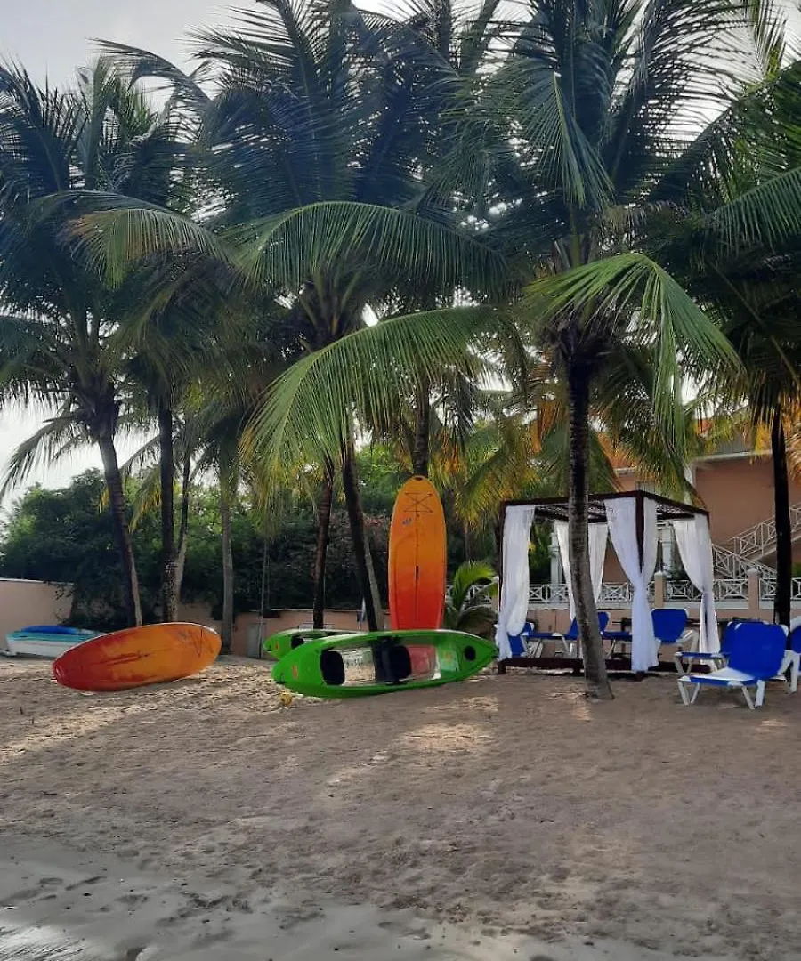 Coco Reef Resort & Spa Crown Point 4*,
